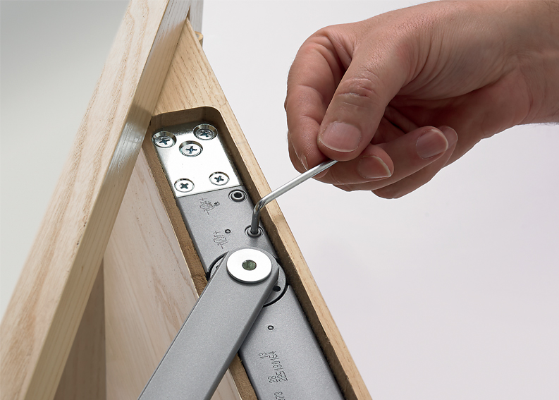 Adjusting a door closer